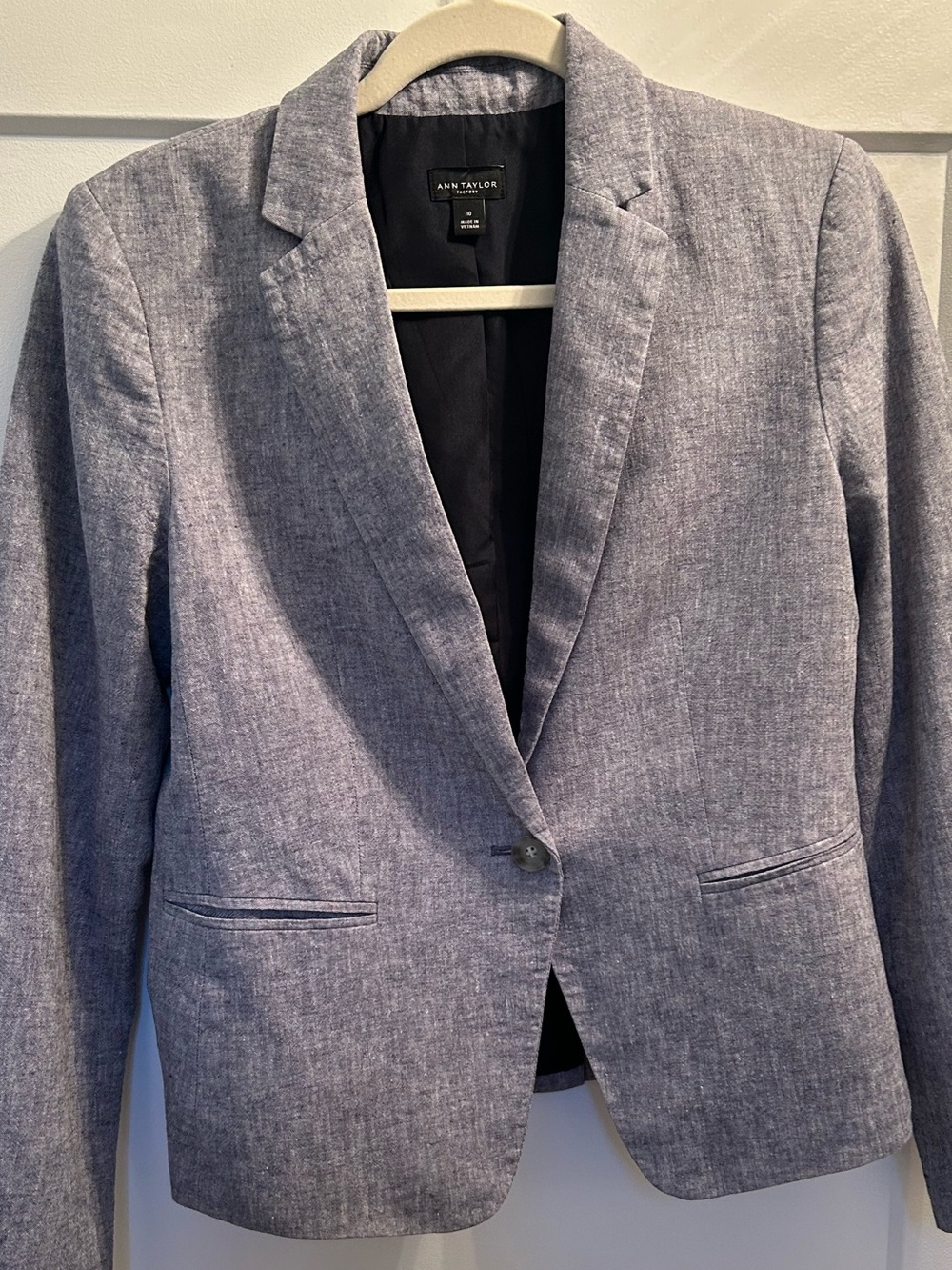 Ann Taylor Women’s Light Gray / Denim Blue Heathered Blazer